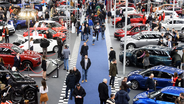 САЈАМ АУТОМОБИЛА И МОТОЦИКАЛА: Повољни кредити погурали продају (ФОТО/ВИДЕО)